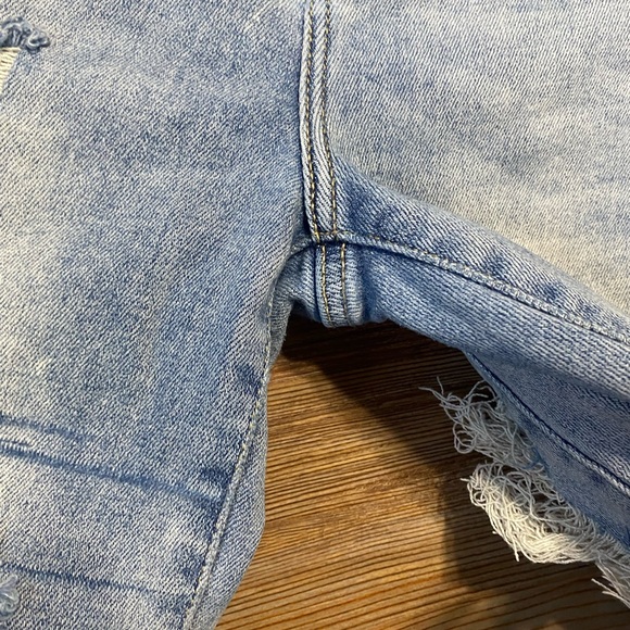 4/$16 Risen Jeans - Picture 9 of 12